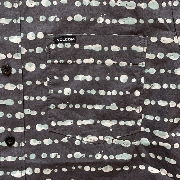 Volcom Short Sleeve Button Down Shirt, NWT - Picture 3 of 5